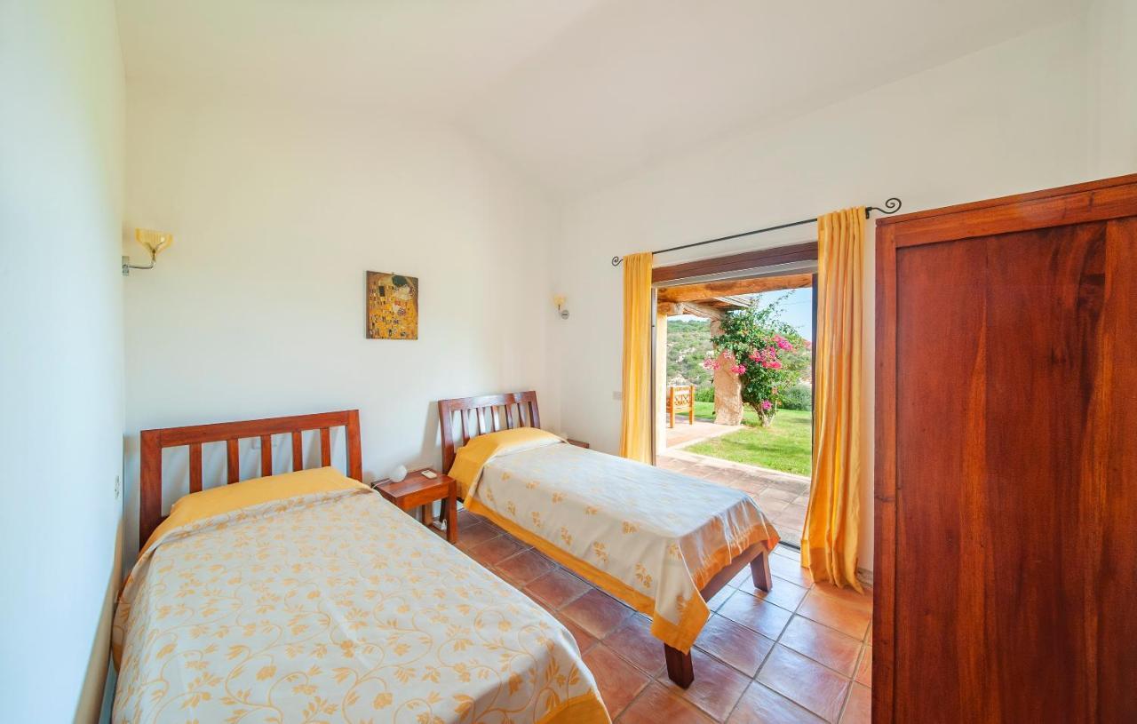 Villa Graniti San Pantaleo Exterior photo